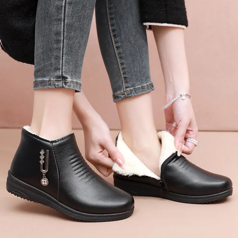 Ladies leaather Ankle Boots 2023 Waterproof Snow Boot Shoes Women Casual Lightweight Warm Winter Soft Leather Elderly shoe